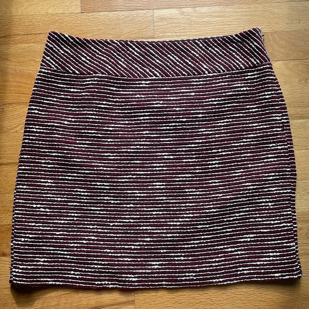 4 for $20 special 
Ann Taylor Loft Red/Black/Off White Fully Lined Skirt